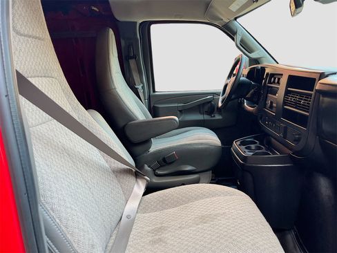 Used 2024 Chevrolet Express 2500 image 23