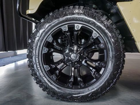 Used 2004 HUMMER H1 4-Door Open Top image 41