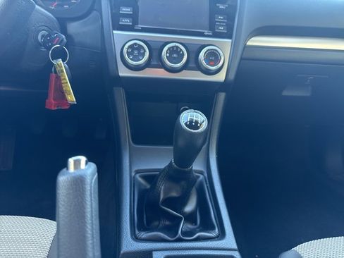 Used 2017 Subaru Crosstrek 2.0i Premium image 15