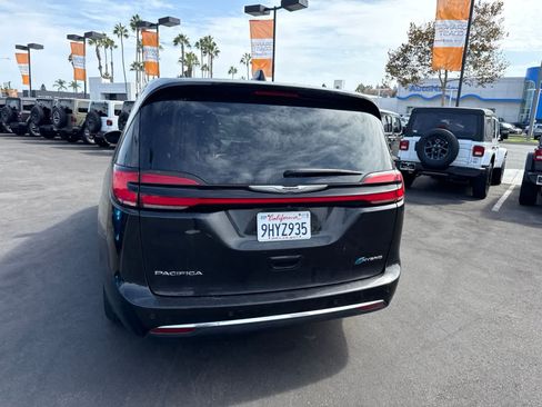 Used 2023 Chrysler Pacifica Limited FWD image 18