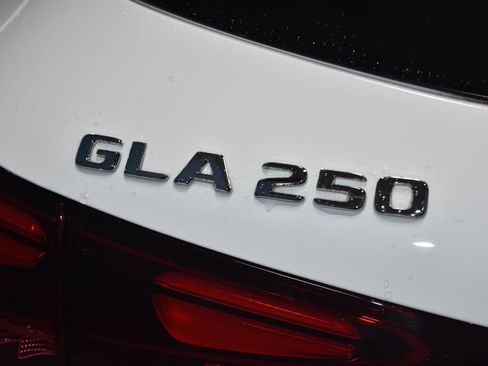 Certified 2025 Mercedes-Benz GLA 250 4MATIC image 25
