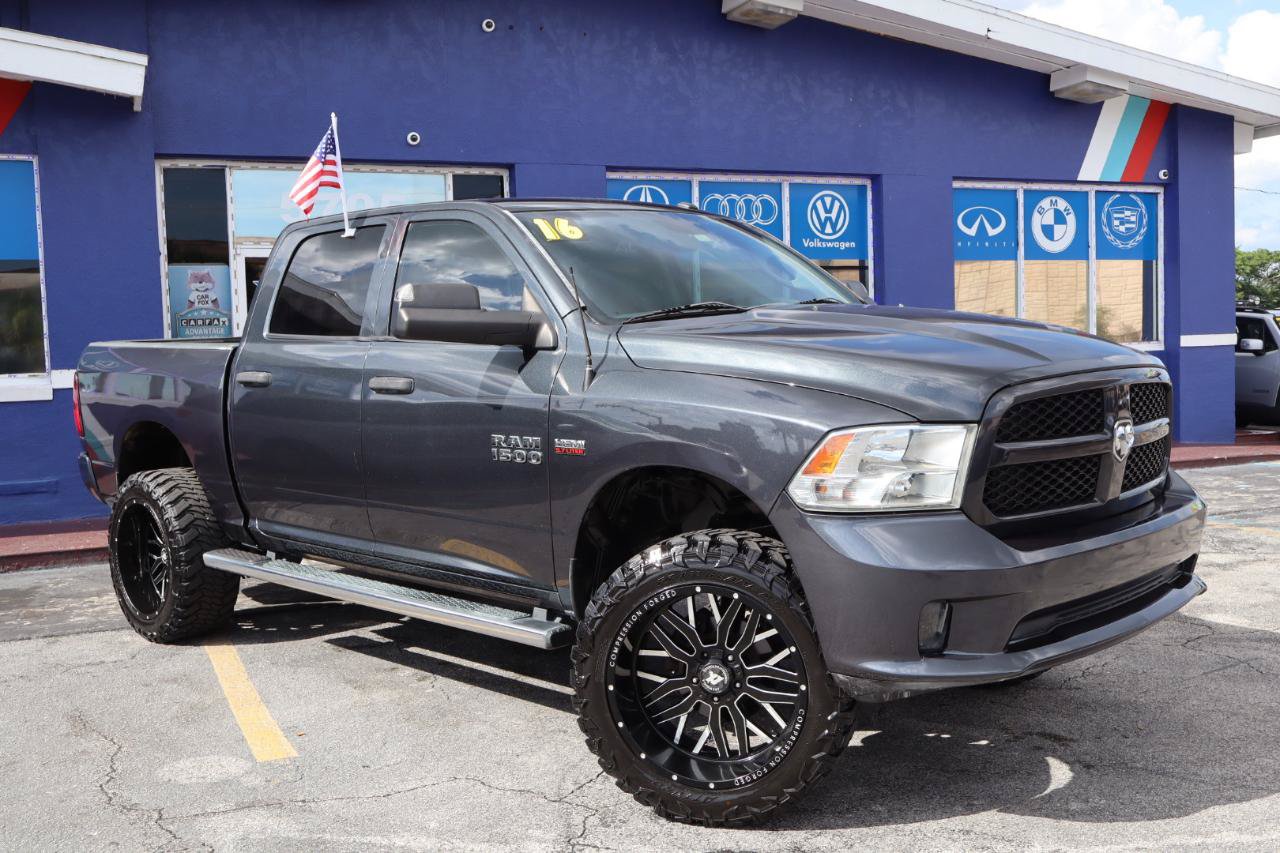 Used 2016 RAM 1500 Express RWD image 3