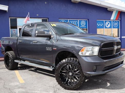 Used 2016 RAM 1500 Express RWD image 3