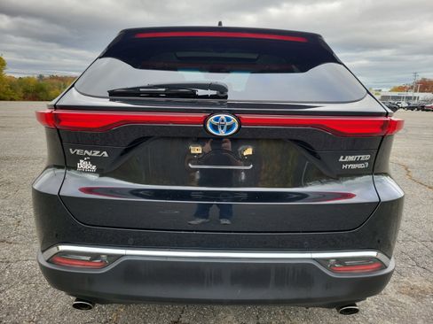Used 2021 Toyota Venza LE image 6