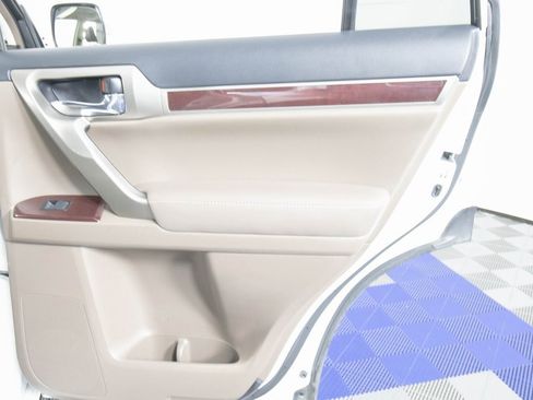 Used 2019 Lexus GX 460 Premium image 16