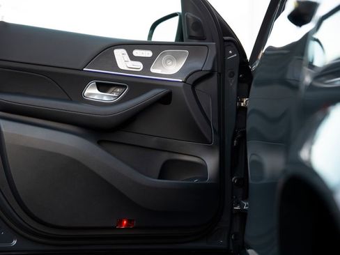 New 2026 Mercedes-Benz GLS 450 4MATIC image 9