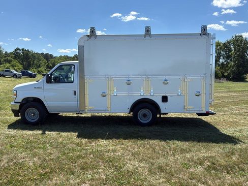 New 2027 Ford E-350 and Econoline 350 Super Duty w/ Power Equipment Group RWD image 2