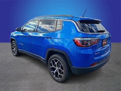 Used 2024 Jeep Compass Latitude image 7