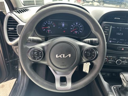 Used 2022 Kia Soul LX w/ Technology Package FWD image 12