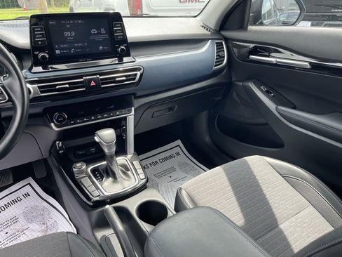 Used 2023 Kia Seltos S image 19