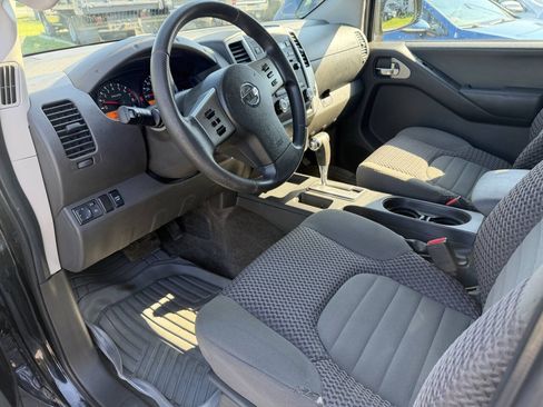 Used 2012 Nissan Frontier SV w/ SV Premium Utility Pkg AWD/4WD image 8