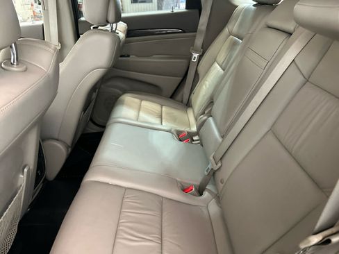 Used 2011 Jeep Grand Cherokee Laredo RWD image 5