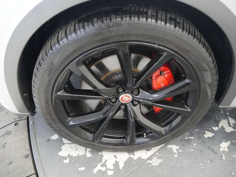 Used 2019 Jaguar F-PACE SVR image 14
