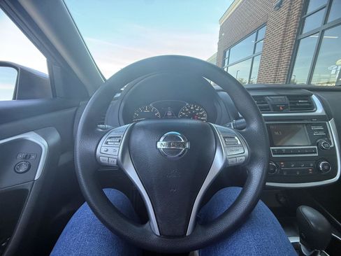 Used 2016 Nissan Altima 2.5 S w/ Power Driver Seat Package FWD image 11