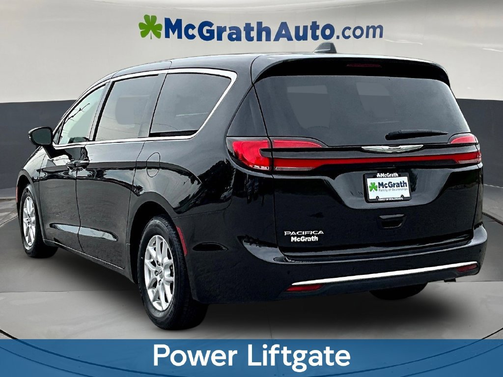Used 2023 Chrysler Pacifica Touring-L FWD image 5
