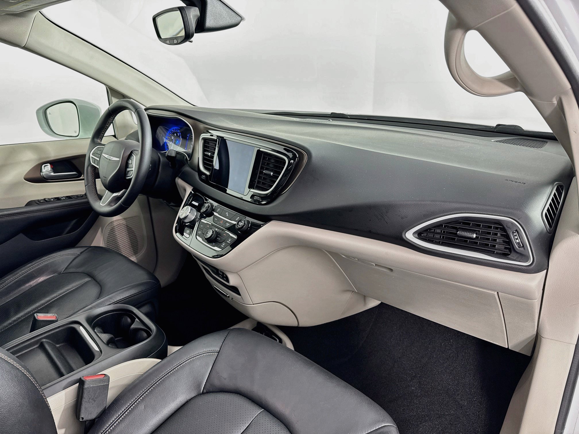 Used 2018 Chrysler Pacifica Touring-L FWD image 30