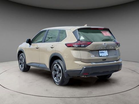 Used 2025 Nissan Rogue SV image 3