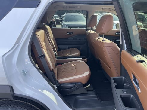 New 2026 Nissan Pathfinder Platinum image 26