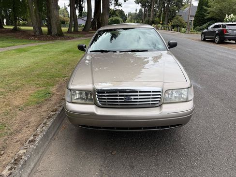 Used 2008 Ford Crown Victoria Police Interceptor RWD image 2