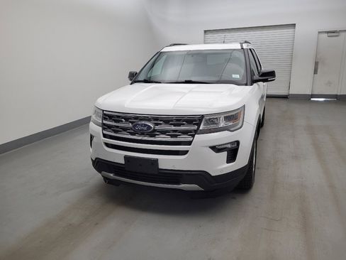 Used 2018 Ford Explorer XLT w/ Equipment Group 202A AWD/4WD image 15