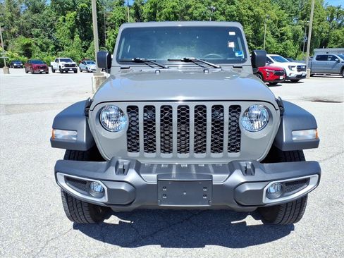Used 2023 Jeep Gladiator Sport AWD/4WD image 9