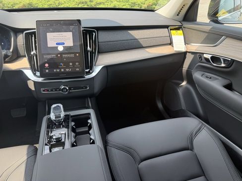 New 2025 Volvo XC90 B6 Plus image 21