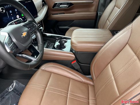 Used 2025 Chevrolet Suburban High Country AWD/4WD image 20