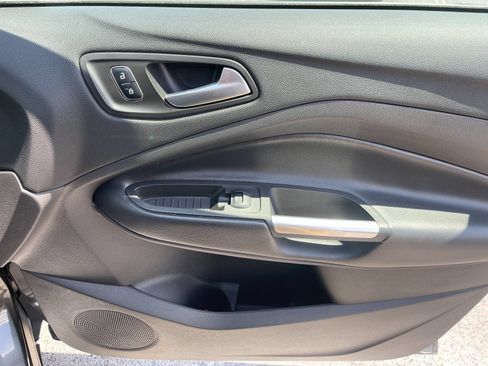 Used 2017 Ford Escape SE FWD image 19
