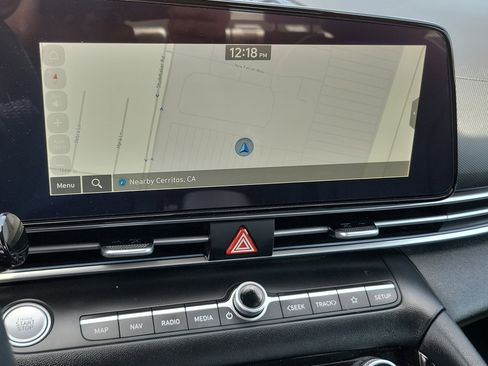 Certified 2025 Hyundai Elantra Limited FWD image 13