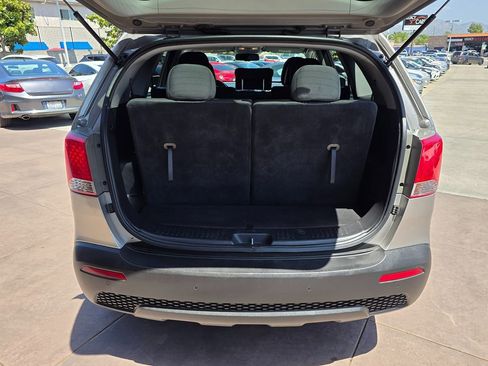 Used 2013 Kia Sorento LX w/ Third Row Pkg image 22