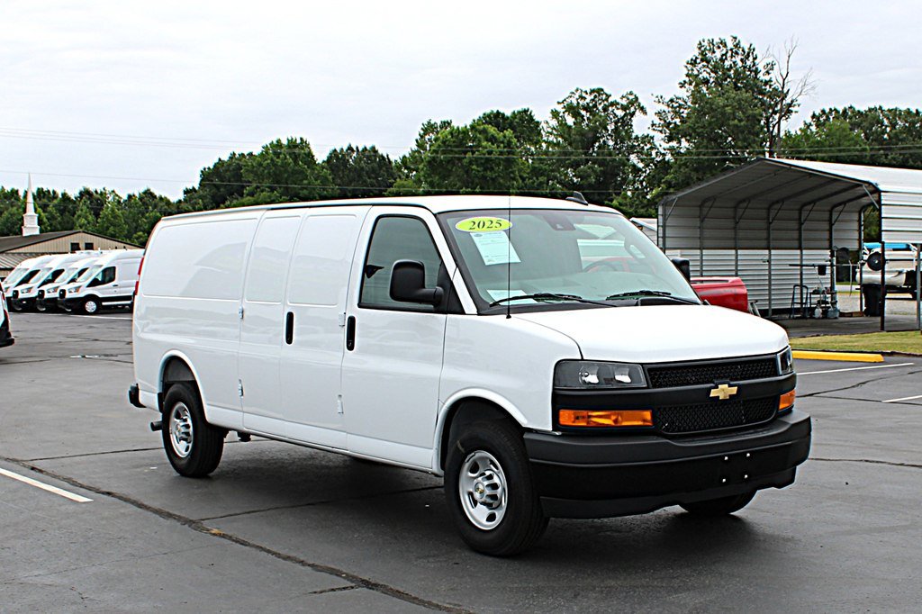 Used 2025 Chevrolet Express 3500 Extended w/ Driver Convenience Package RWD image 3