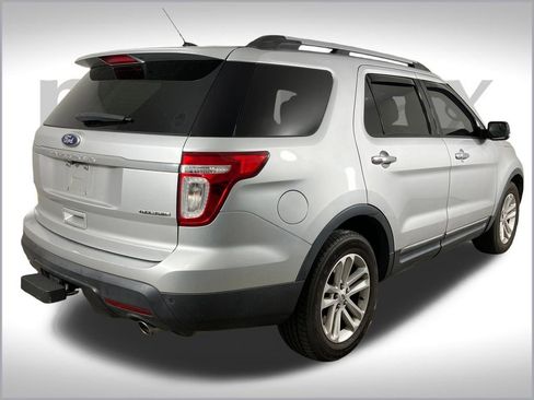 Used 2015 Ford Explorer XLT w/ Equipment Group 202A image 3