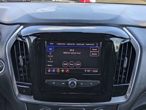Used 2023 Chevrolet Traverse LT FWD image 19