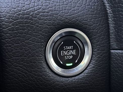 Used 2023 GMC Yukon Denali w/ Denali Reserve Package image 20