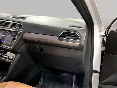 Used 2022 Volkswagen Tiguan SE AWD/4WD image 18