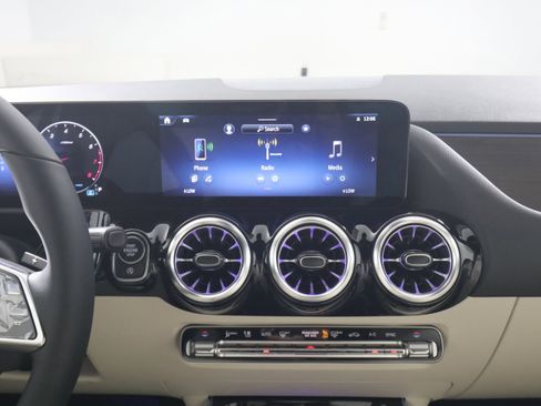 New 2026 Mercedes-Benz GLA 250 image 17