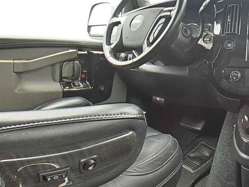 Used 2020 GMC Savana 2500 Extended w/ Enhanced Convenience Package RWD image 19