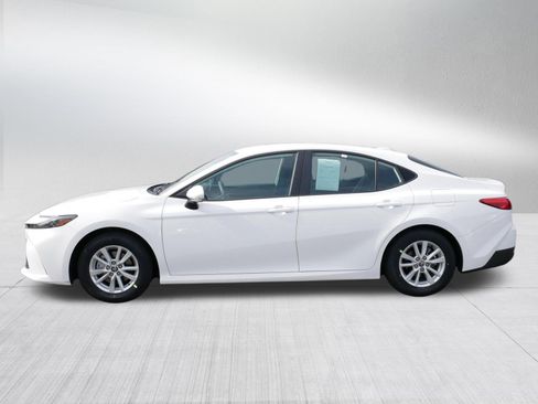 Certified 2025 Toyota Camry LE image 4