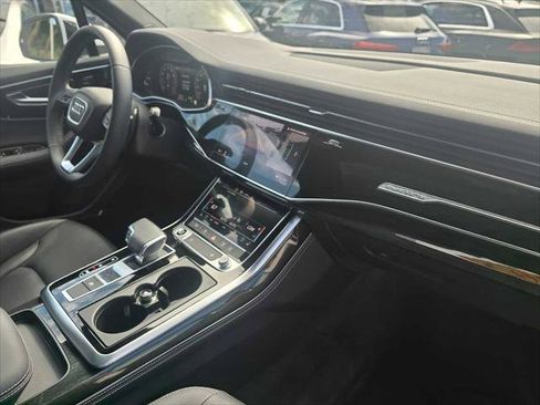 Used 2025 Audi Q7 3.0T Premium Plus AWD/4WD image 11