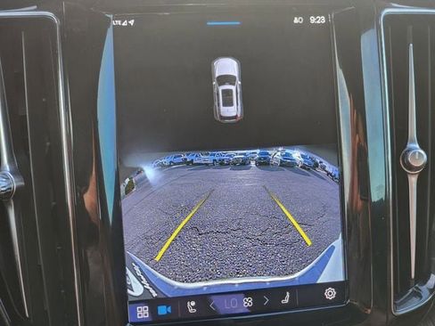 Certified 2023 Volvo XC60 B5 Plus w/ Climate Package image 23