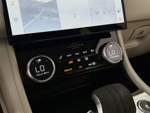 Used 2023 Jaguar F-PACE S AWD/4WD image 12
