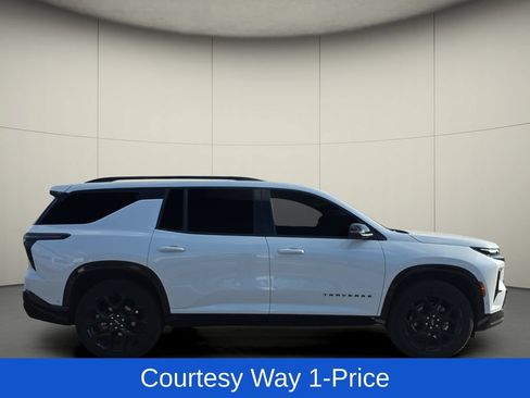 Used 2026 Chevrolet Traverse RS w/ LPO, Floor Liner Package FWD image 11