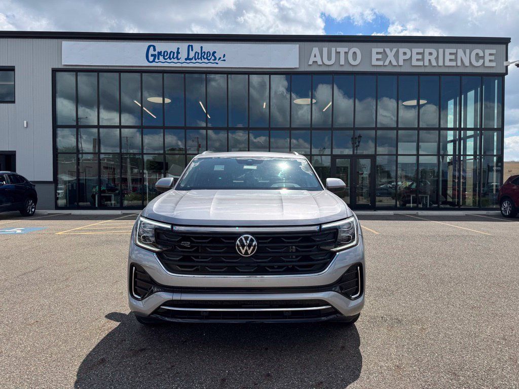 Certified 2024 Volkswagen Atlas Cross Sport SEL R-Line AWD/4WD image 3