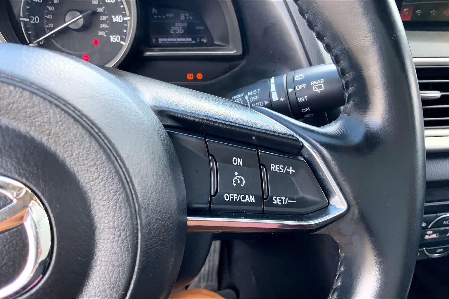 Used 2018 MAZDA MAZDA3 Touring FWD image 25