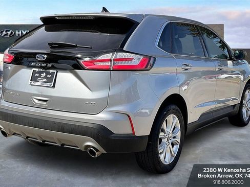 Used 2024 Ford Edge Titanium image 9