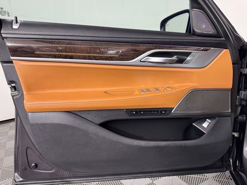 Used 2022 BMW 750i xDrive w/ Executive Package image 30