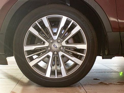 Used 2018 Ford Explorer Platinum image 9