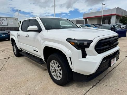 Used 2024 Toyota Tacoma SR5 AWD/4WD image 1