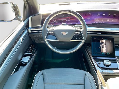 New 2026 Cadillac Escalade ESV Luxury w/ LPO, Radiant Package image 24
