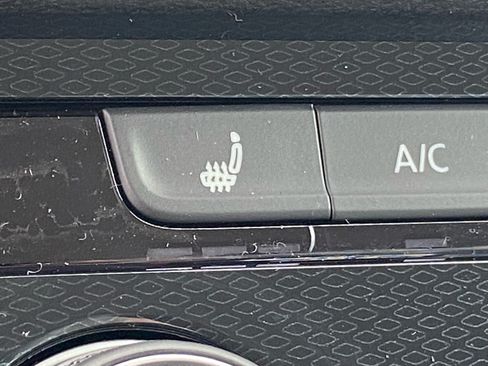 New 2026 Volkswagen Taos SE AWD/4WD image 7